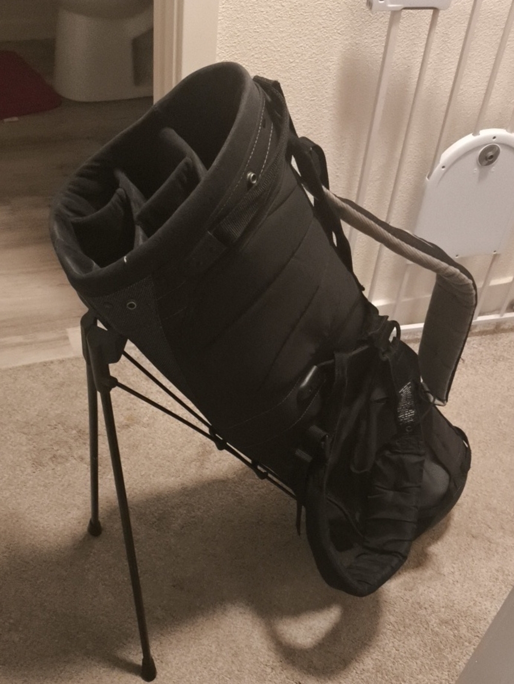 Black Nike  Men’s Stand Golf Bag with Padded Carry Strap